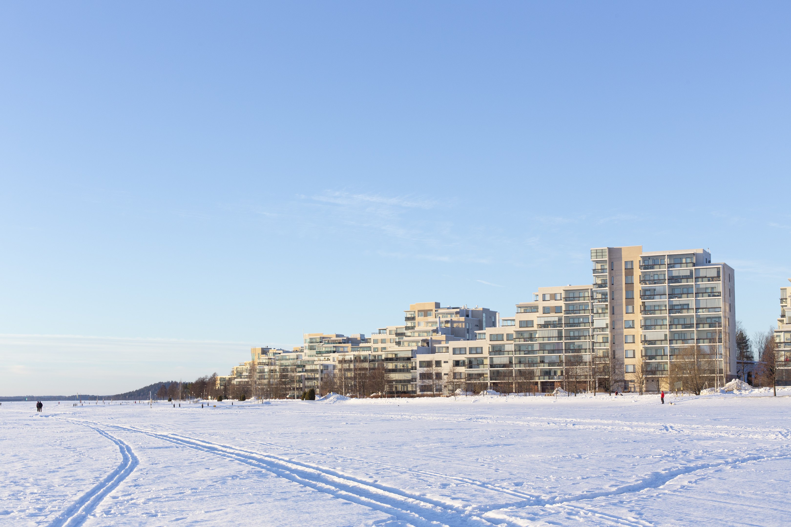 Apartment buildings and a snowy lakeview in Lahti.