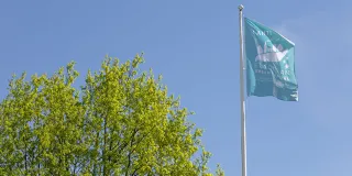 Lahti on Euroopan ympäristöpääkaupunki 2021 -lippu liehuu.