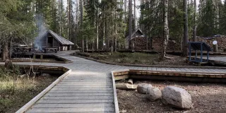 Napapiirin retkeilyalueen Könkäänsaaren luontopolku.