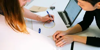 Oppimisympäristöjen turvallista pedagogiikkaa vahvistetaan täydennyskoulutuksilla.