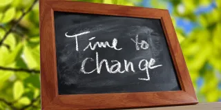 Liitutaululla teksti Time to Change