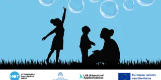 Siluettikuva lapsista ja naisesta