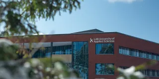 Lappeenrannan kampus talvisissa maisemissa.