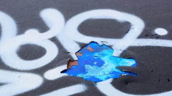 Rikkinäinen maalipinta 