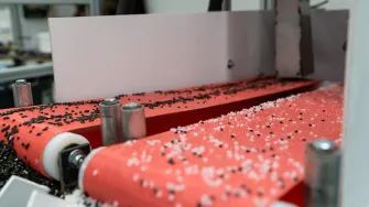 Pestyä muovijaetta Kiemuran kierrätyslinjastolla