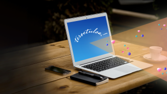 Laptop with a text welcome.