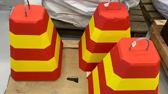 Alitepohjaisia betoniporsaita.