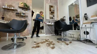 Kampaamoista kerätyt hiukset menevät uusiokäyttöön Hiukka-projektissa.