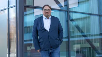 LABin puutekniikan lehtori Esa Mikkonen