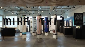 Muotoiluinstituutin hankkeiden yhteisnäyttely Lahden kampuksen Tila-galleriassa.