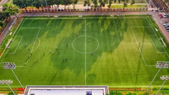 jalkapallokenttä kuvattuna ylhäältä