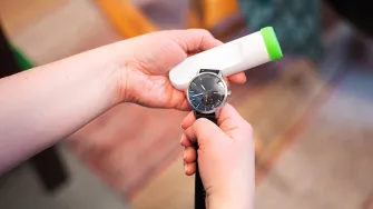 vanhusten kotihoitoon liittyvää teknologiaa