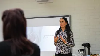 Työyhteisön työntekijälähtöinen kehittäminen on valmennus, joka yhdistelee työvalmennuksen elementtejä