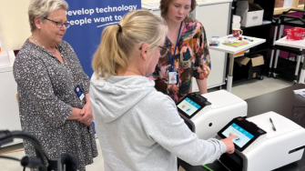 LAB Welltechin asiantuntijat tarjoavat asiantuntemustaan teknologiatuotteiden tai palveluympäristöjen käytettävyyden tutkimukseen