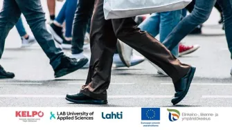 Ihmisiä kävelemässä kadulla ja hankkeen logot