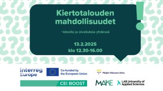 Tumman vihreä puhekupla, jonka sisällä tapahtuman nimi, aika ja paikka. Alla Interreg Europe ja Euroopan unionin osarahoittama CEI Boost -logo sekä Päijät-Hämeen liiton, LAB-ammattikorkeakoulun ja MAKE-hankkeen logot. 