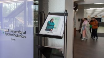 Hakijan opas telineessä Lahden kampuksella