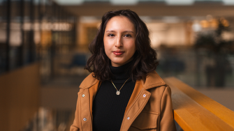 Opiskelija Oumaima Ouhibi