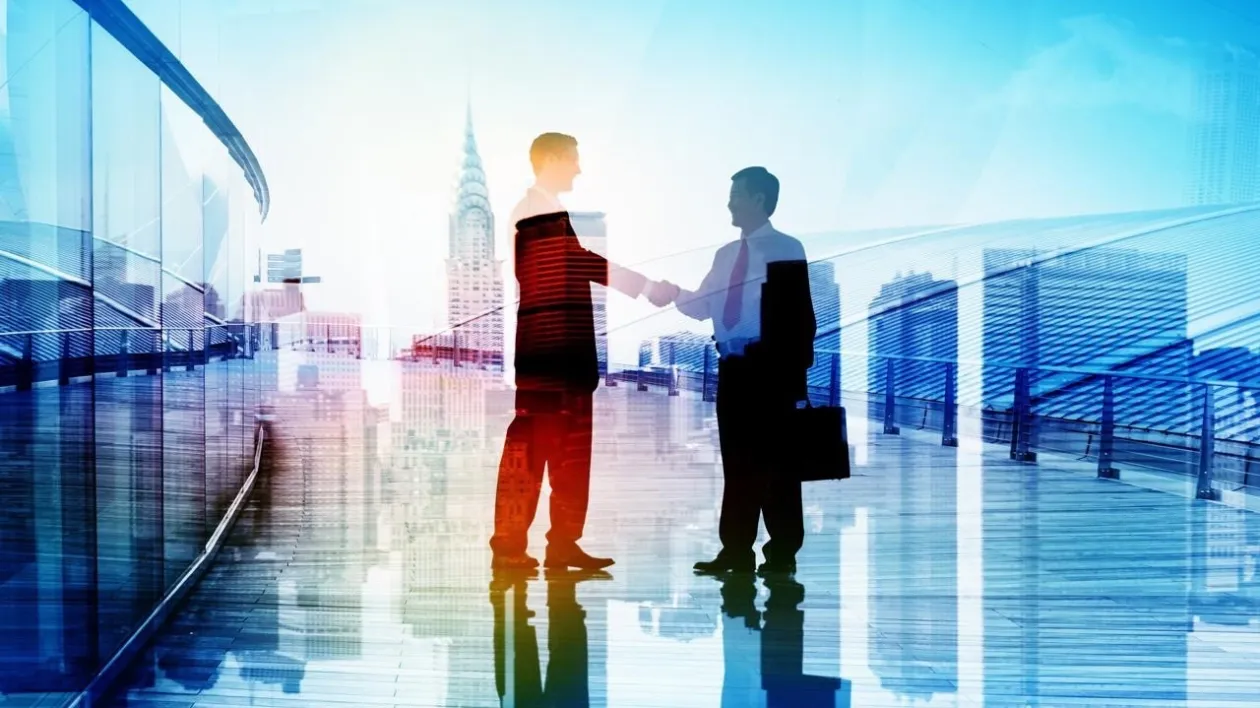 Prima -hankekuva, kaksi kättelevää henkilöä