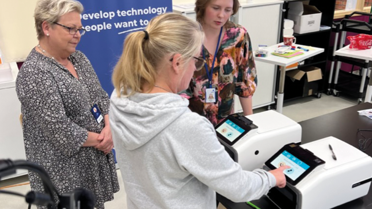 LAB Welltechin asiantuntijat tarjoavat asiantuntemustaan teknologiatuotteiden tai palveluympäristöjen käytettävyyden tutkimukseen
