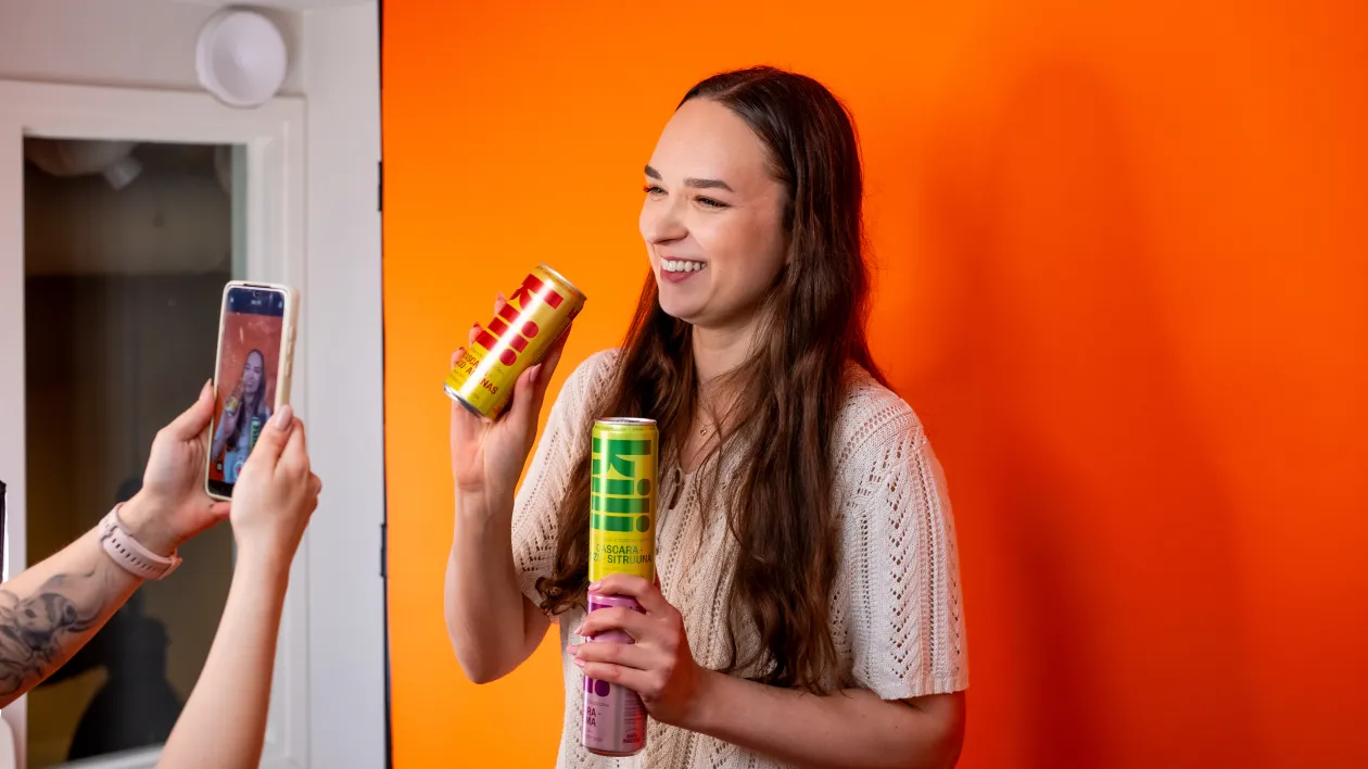 Anemone Aaltonen ja Kili-juomat.