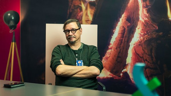 LABin visuaalisen viestinnän yliopettaja Harri Heikkilä