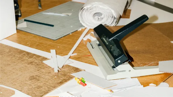 Paperisilppua ja leikkuri