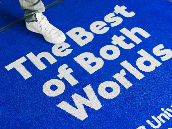 Käytävämatto jossa lukee the best of both worlds