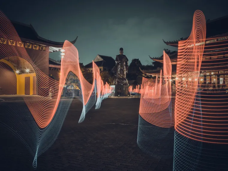 semarang-indonesia-light-moving-at-sam-poo-kong