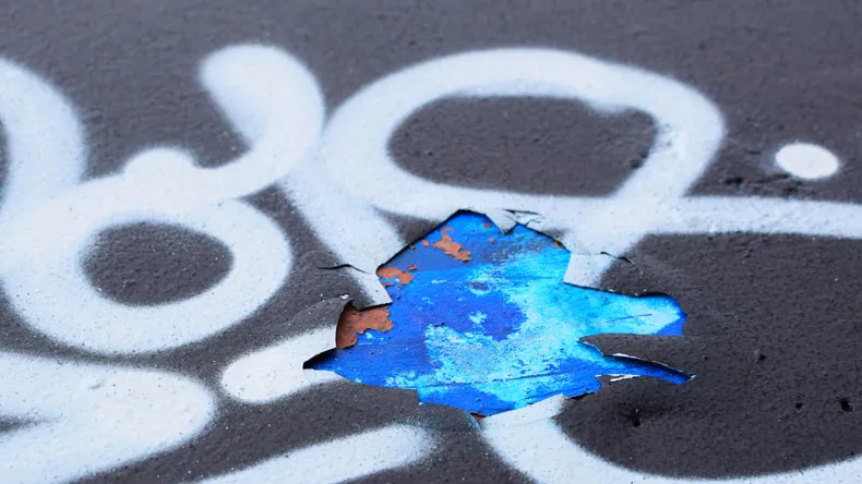 Rikkinäinen maalipinta 