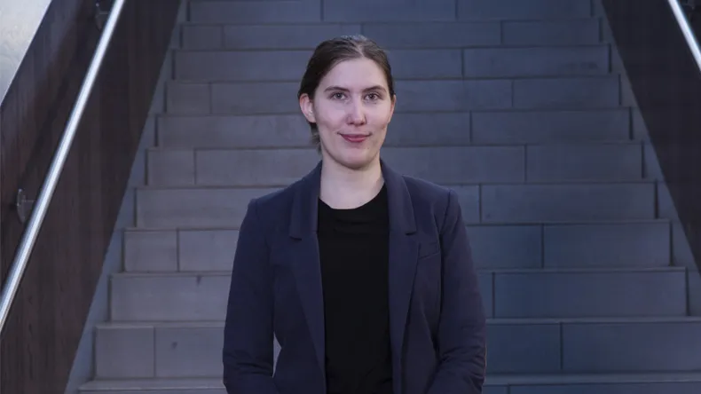 Julia Saario opiskelee tradenomiksi 