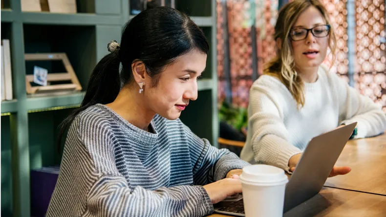 Mentori ja aktori tekevät yhteistyötä