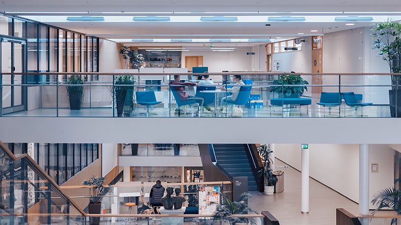 Opiskelijoita LABin Lappeenrannan kampuksella.