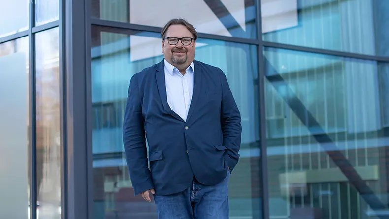 LABin puutekniikan lehtori Esa Mikkonen