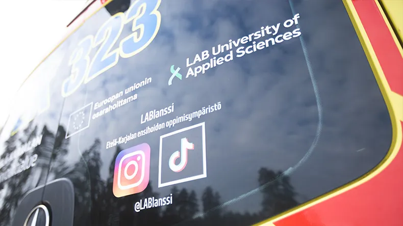 LABlanssi-opetusambulanssin takaikkuna