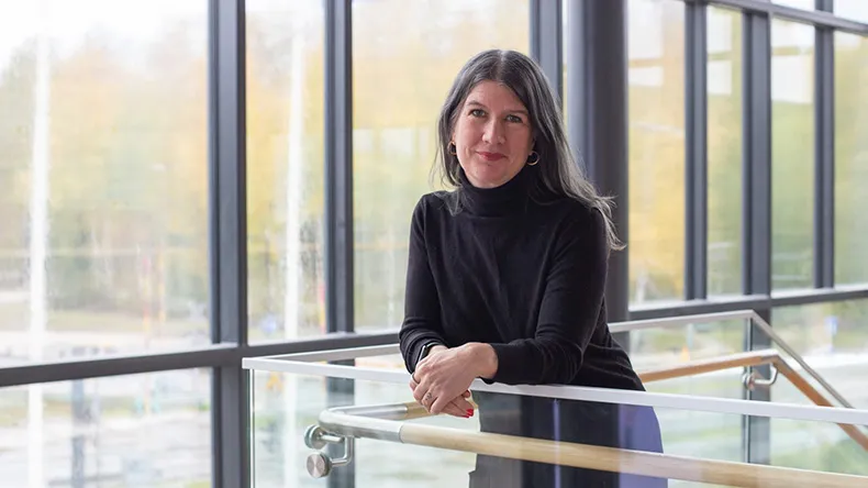 Visuaalisen viestinnän lehtori Sara Bengts Lahden kampuksella