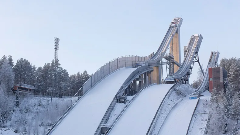 Lahden hyppyrimäet talvella