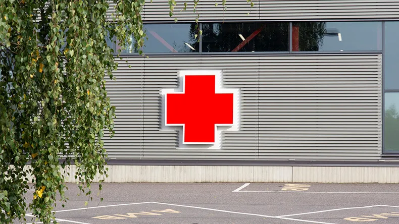 Lahden keskussairaalan seinässä oleva punainen risti