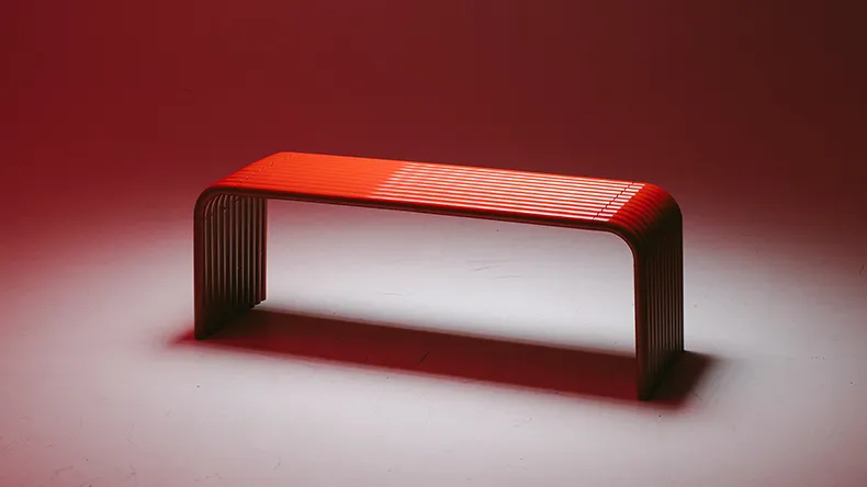 LABin opiskelija Sade Jokisen suunnittelema Kaari-penkki.