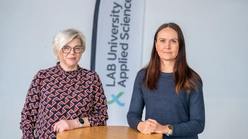 LABin asiantuntijat Johanna Saarteinen ja Jaana Valtonen